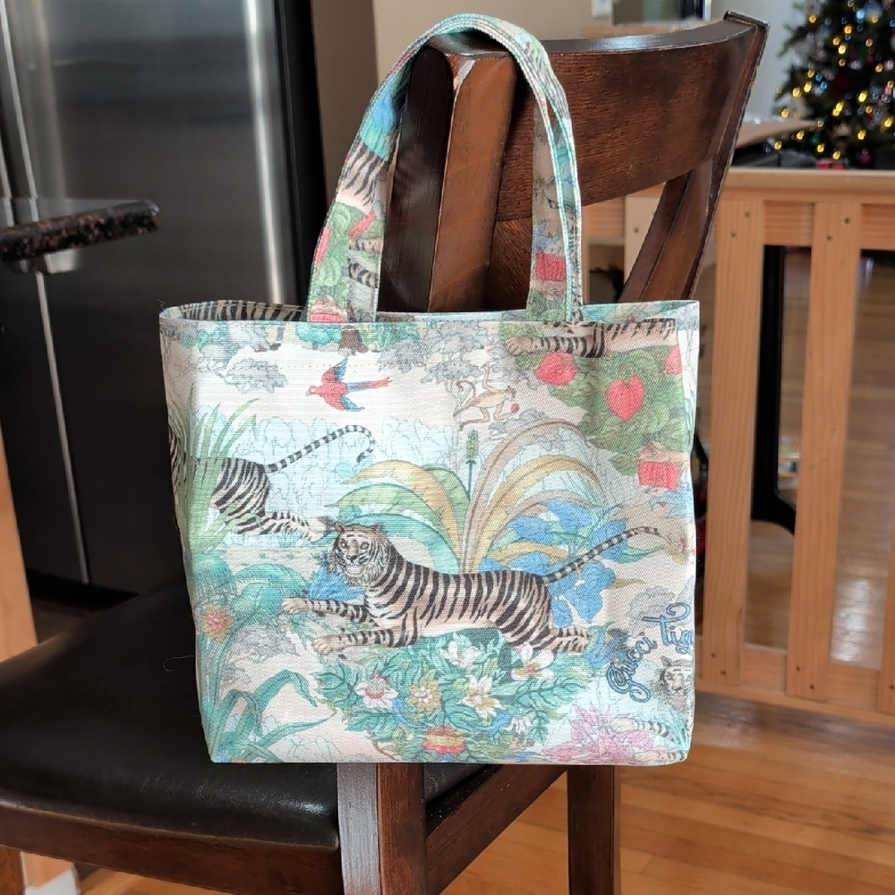 Gucci Beauty Jungle Print Tote Bag - Picture 2 of 9